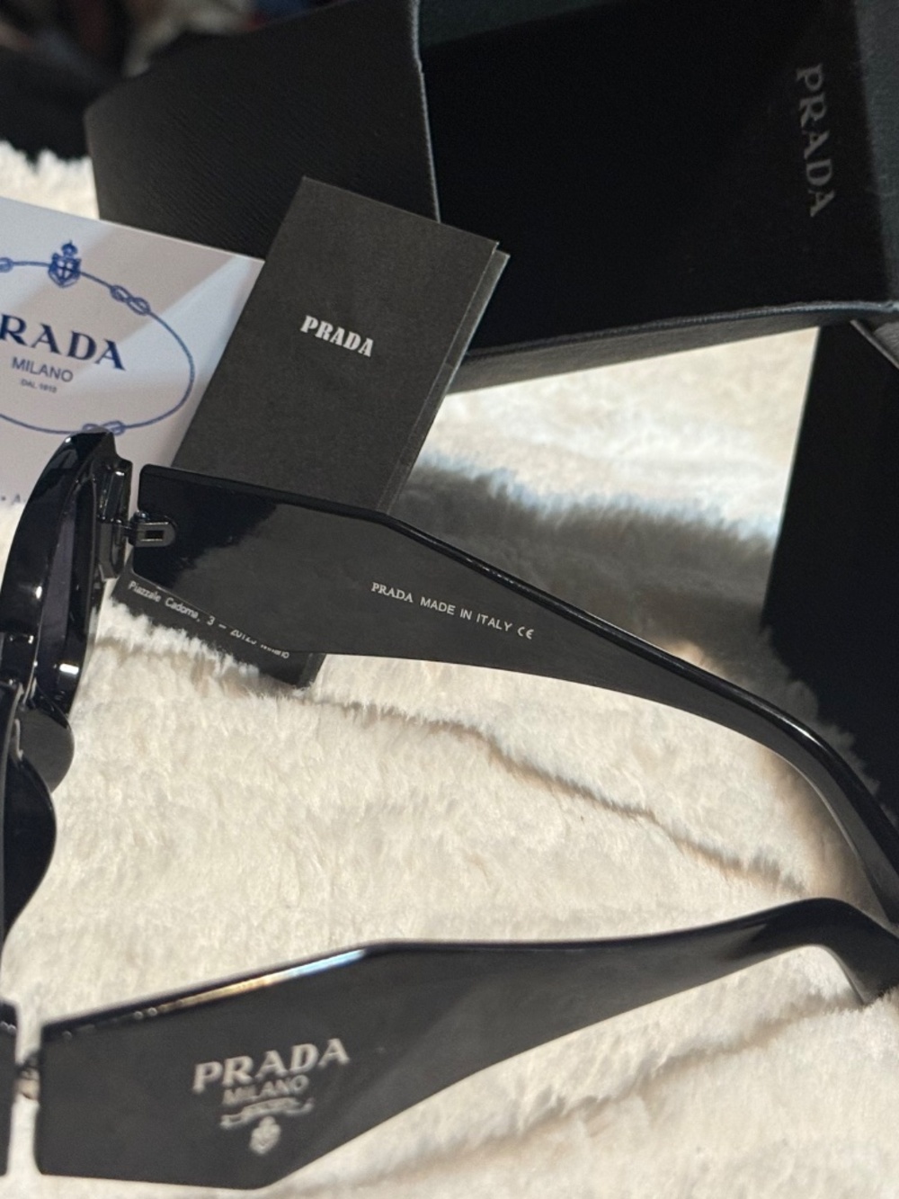 Prada - Picture 9 of 11
